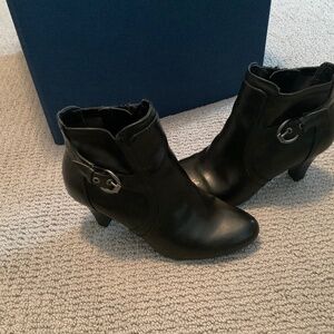 Life stride ankle boots